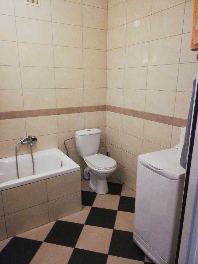 Pokoje Przy Rondzie Apartment Czestochowa Luaran gambar